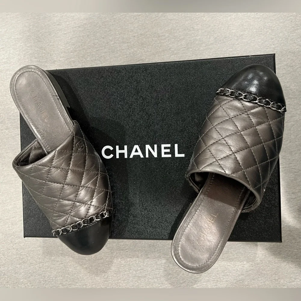 CHANEL DK SILVER / black Mules 2017 C9981 chain detail size 35 EUC